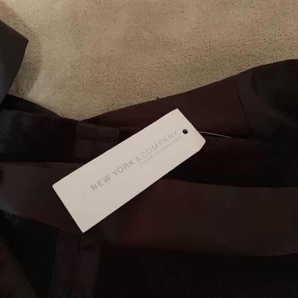 Black skirt with belt . Size 12 . - Picture 5 of 5